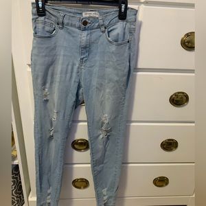 light wash, skinny jeans.